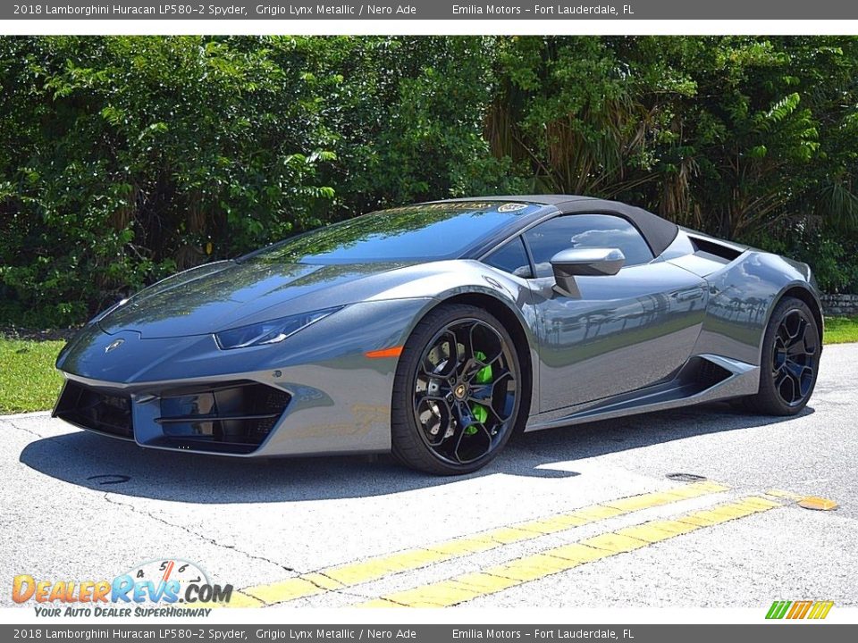 Front 3/4 View of 2018 Lamborghini Huracan LP580-2 Spyder Photo #14