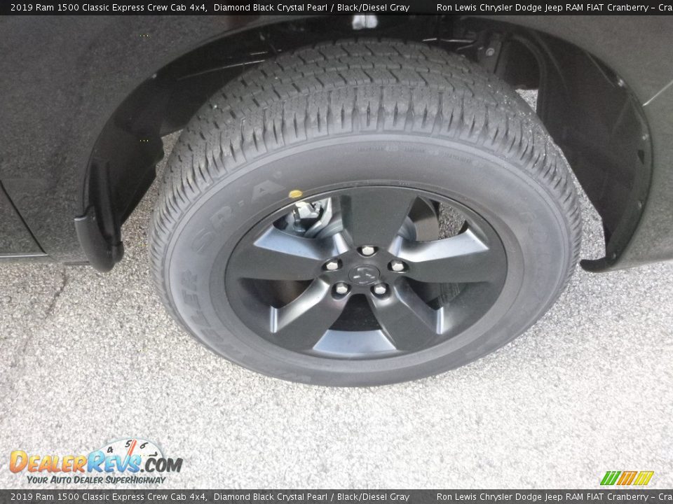 2019 Ram 1500 Classic Express Crew Cab 4x4 Diamond Black Crystal Pearl / Black/Diesel Gray Photo #9