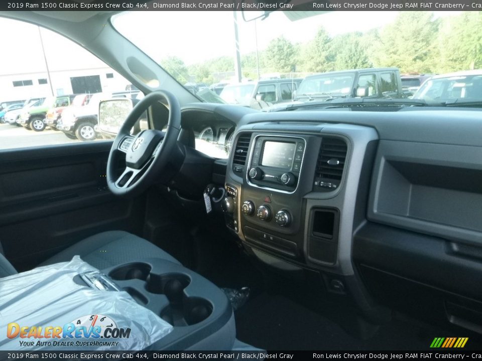 2019 Ram 1500 Classic Express Crew Cab 4x4 Diamond Black Crystal Pearl / Black/Diesel Gray Photo #11