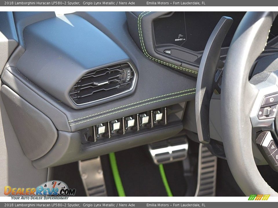 Controls of 2018 Lamborghini Huracan LP580-2 Spyder Photo #38