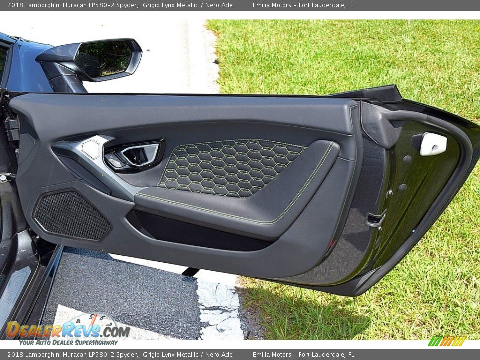 Door Panel of 2018 Lamborghini Huracan LP580-2 Spyder Photo #42