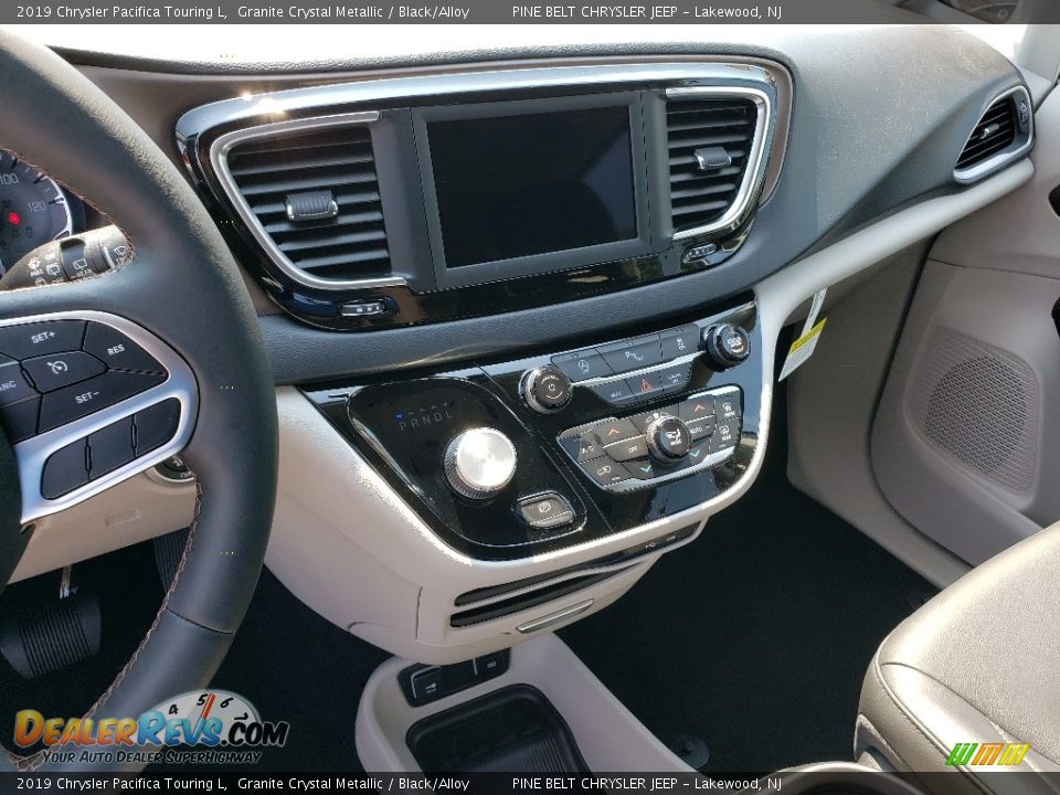 2019 Chrysler Pacifica Touring L Granite Crystal Metallic / Black/Alloy Photo #10