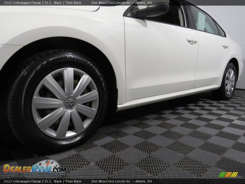 2013 Volkswagen Passat 2.5L S Black / Titan Black Photo #8
