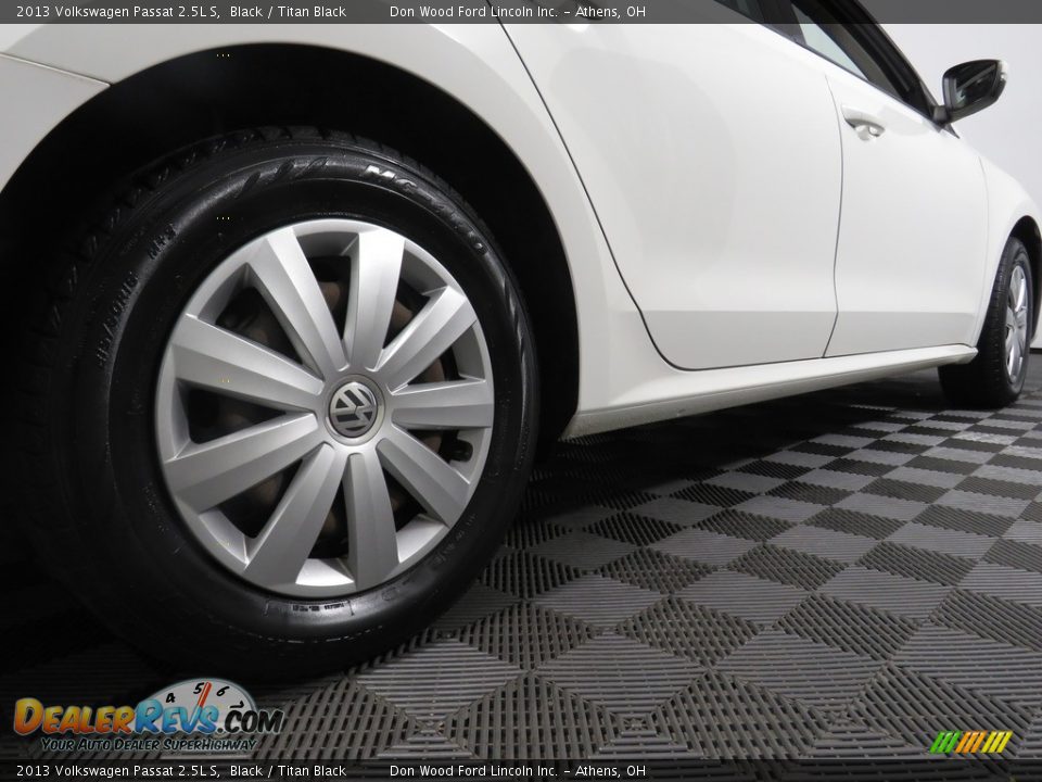 2013 Volkswagen Passat 2.5L S Black / Titan Black Photo #14