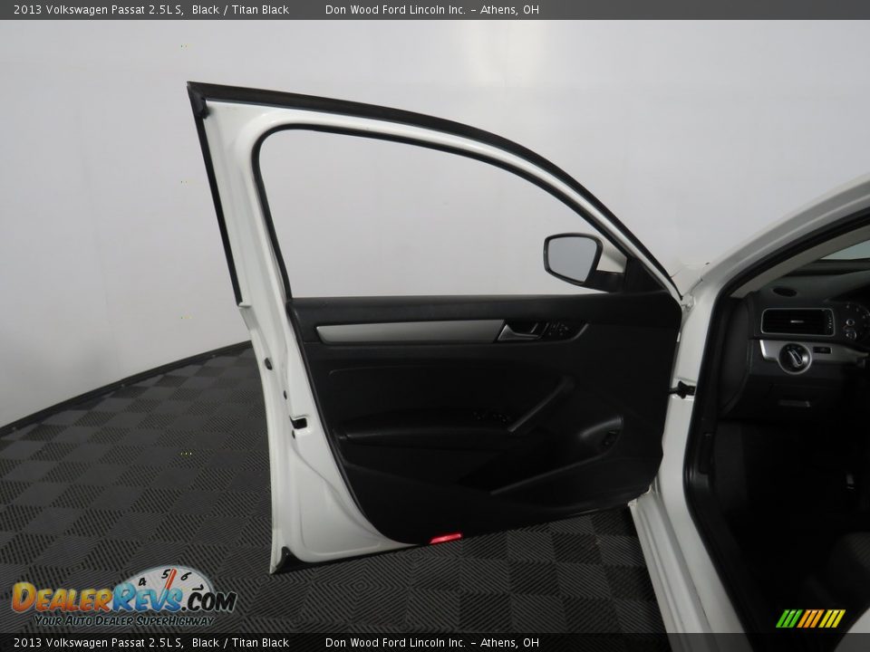 2013 Volkswagen Passat 2.5L S Black / Titan Black Photo #15