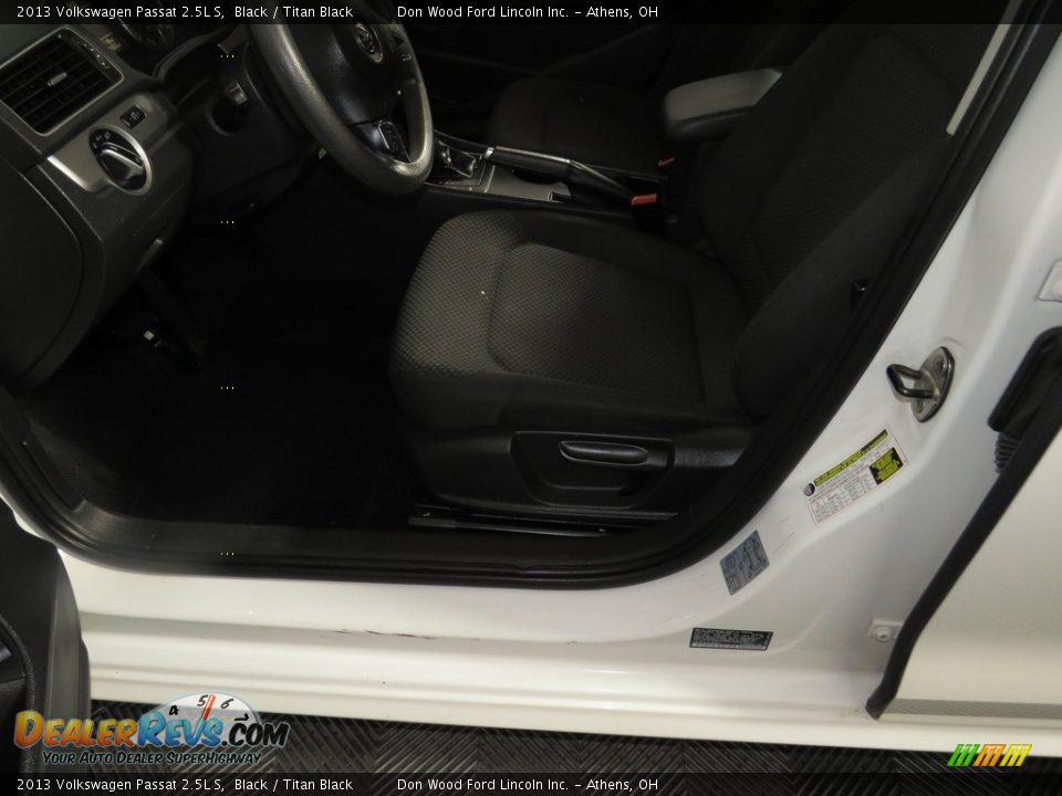 2013 Volkswagen Passat 2.5L S Black / Titan Black Photo #16