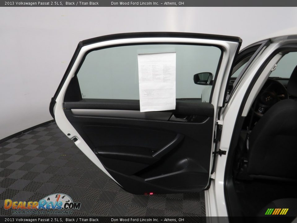 2013 Volkswagen Passat 2.5L S Black / Titan Black Photo #19