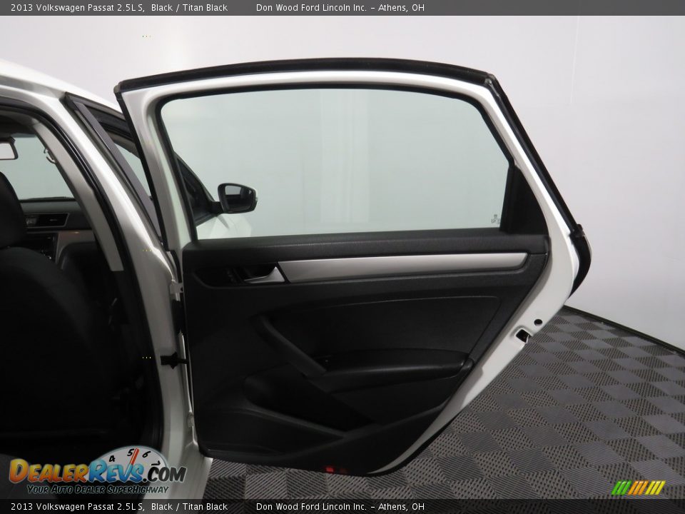 2013 Volkswagen Passat 2.5L S Black / Titan Black Photo #21
