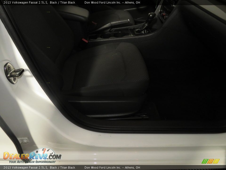 2013 Volkswagen Passat 2.5L S Black / Titan Black Photo #24