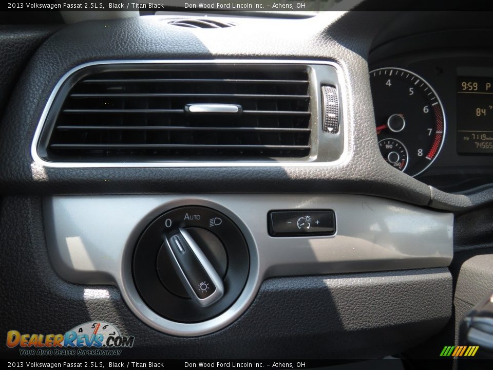 2013 Volkswagen Passat 2.5L S Black / Titan Black Photo #31