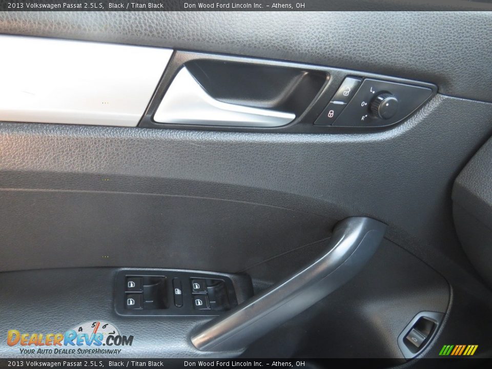 2013 Volkswagen Passat 2.5L S Black / Titan Black Photo #32