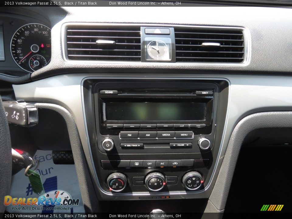 2013 Volkswagen Passat 2.5L S Black / Titan Black Photo #33