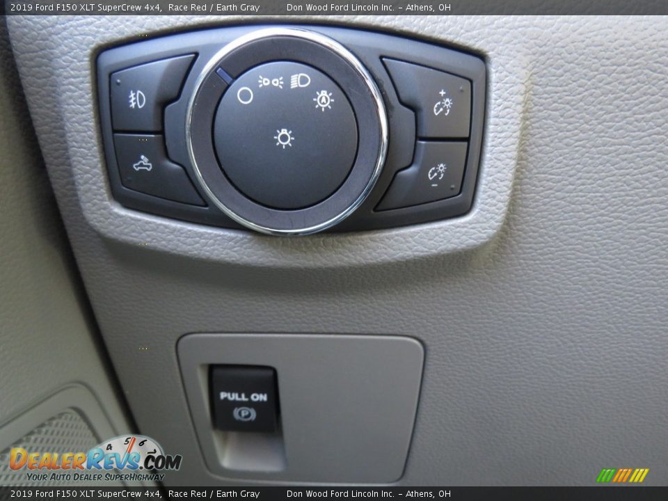 2019 Ford F150 XLT SuperCrew 4x4 Race Red / Earth Gray Photo #32