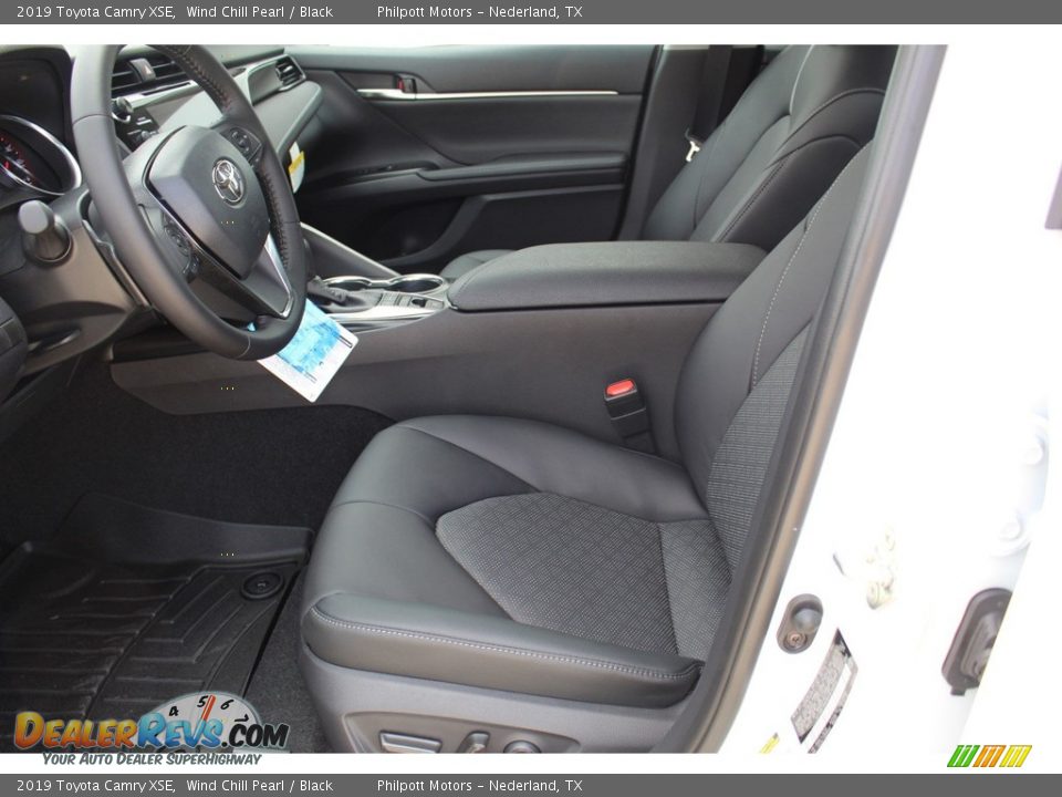 2019 Toyota Camry XSE Wind Chill Pearl / Black Photo #10