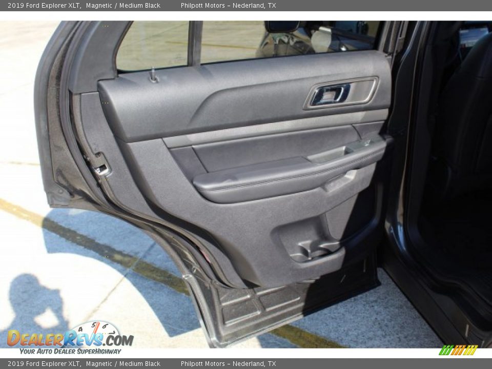 2019 Ford Explorer XLT Magnetic / Medium Black Photo #17