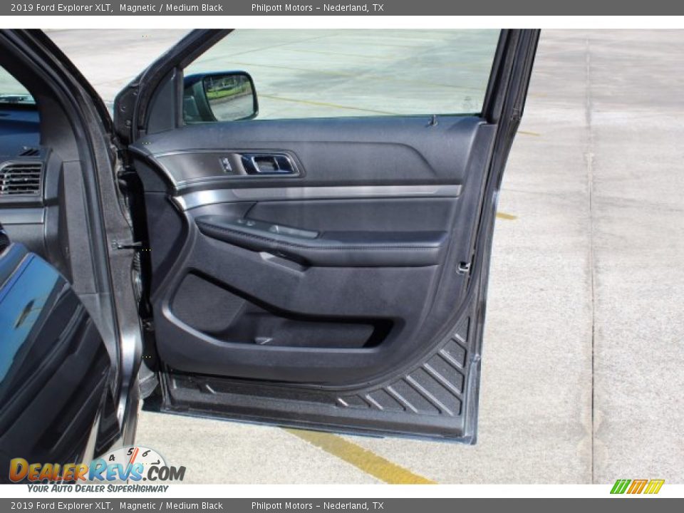2019 Ford Explorer XLT Magnetic / Medium Black Photo #25