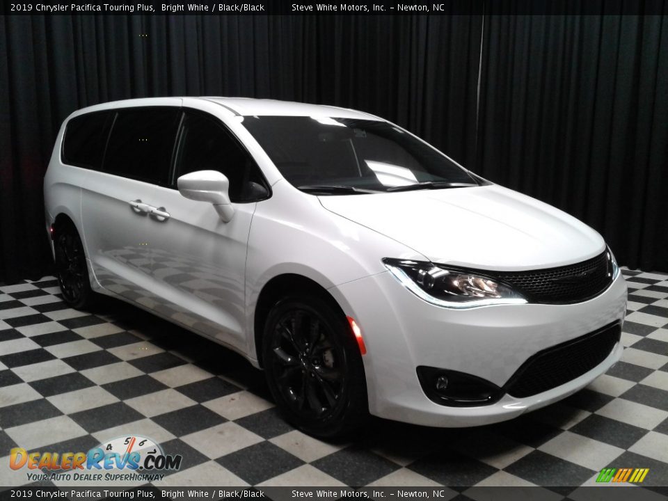 2019 Chrysler Pacifica Touring Plus Bright White / Black/Black Photo #4