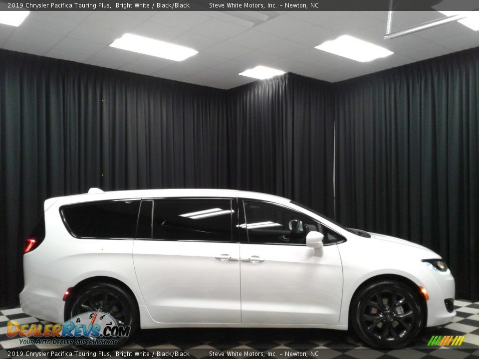 2019 Chrysler Pacifica Touring Plus Bright White / Black/Black Photo #5