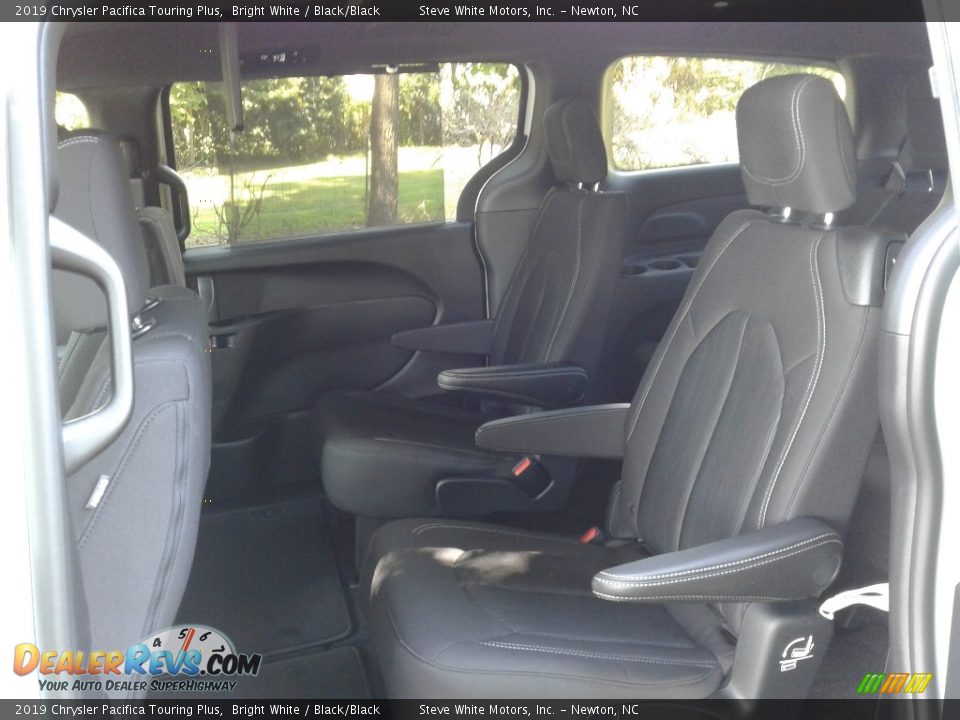 2019 Chrysler Pacifica Touring Plus Bright White / Black/Black Photo #11