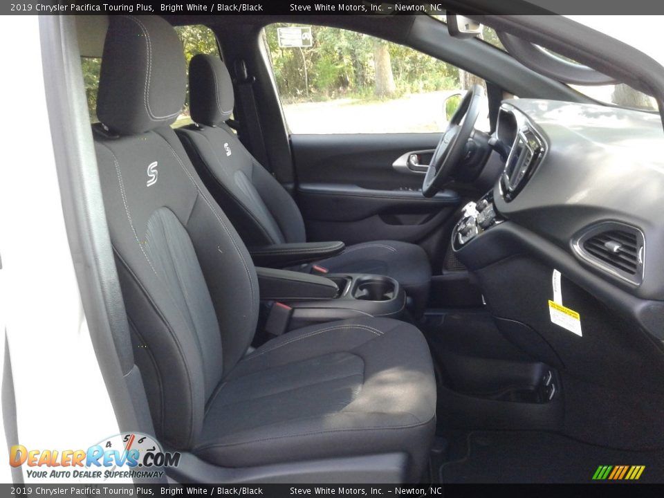 2019 Chrysler Pacifica Touring Plus Bright White / Black/Black Photo #18