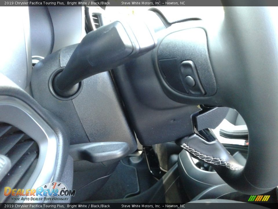 2019 Chrysler Pacifica Touring Plus Bright White / Black/Black Photo #19