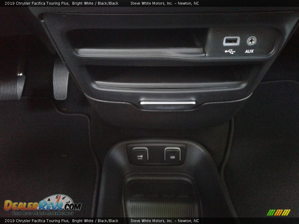 2019 Chrysler Pacifica Touring Plus Bright White / Black/Black Photo #29