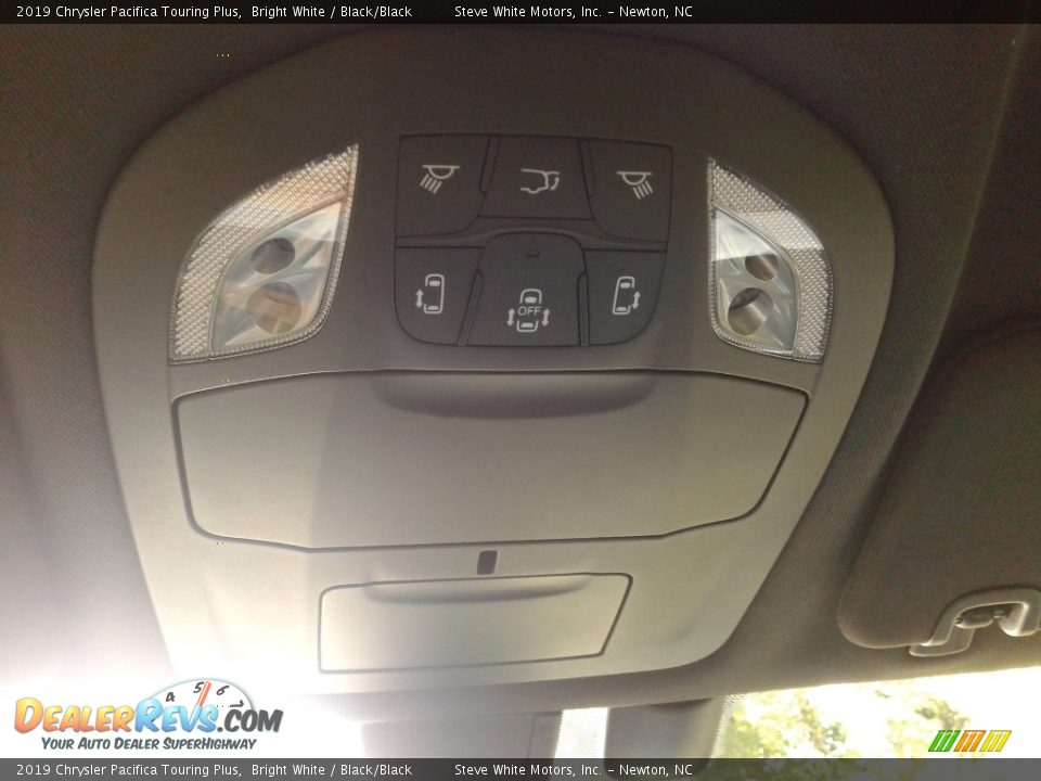 2019 Chrysler Pacifica Touring Plus Bright White / Black/Black Photo #30