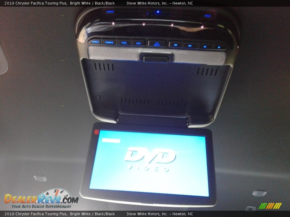 2019 Chrysler Pacifica Touring Plus Bright White / Black/Black Photo #32
