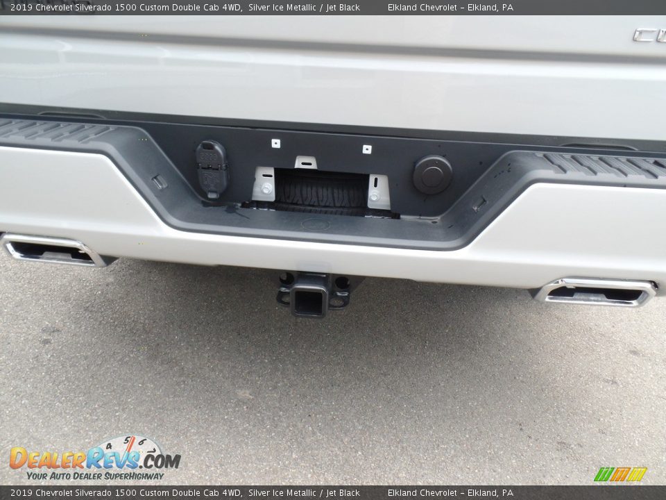2019 Chevrolet Silverado 1500 Custom Double Cab 4WD Silver Ice Metallic / Jet Black Photo #12