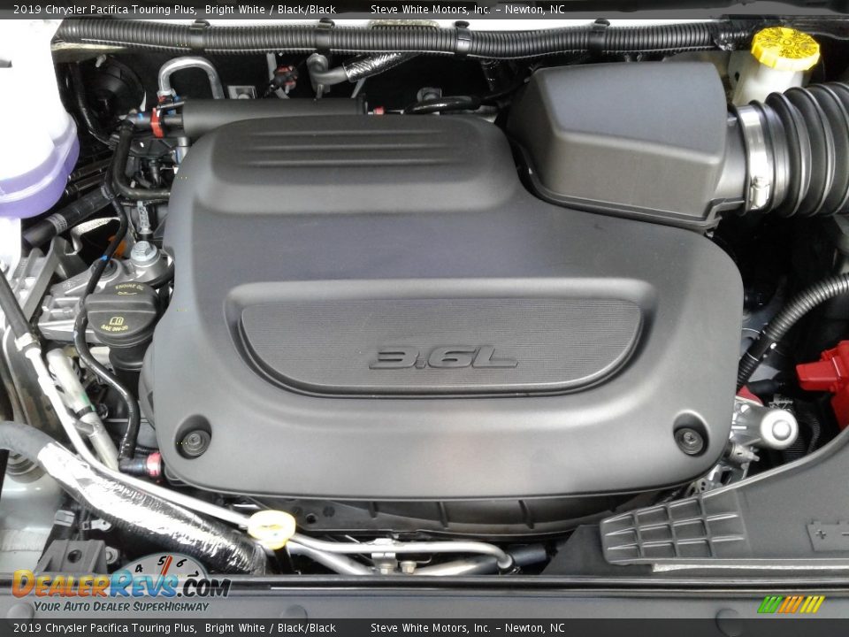 2019 Chrysler Pacifica Touring Plus Bright White / Black/Black Photo #35