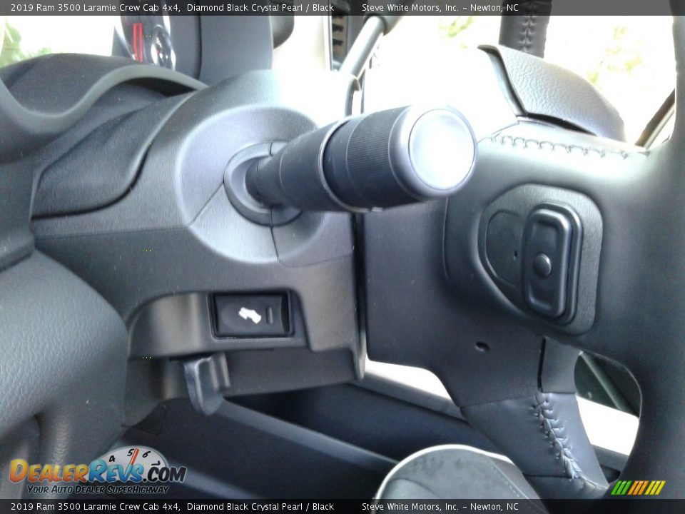 2019 Ram 3500 Laramie Crew Cab 4x4 Diamond Black Crystal Pearl / Black Photo #17