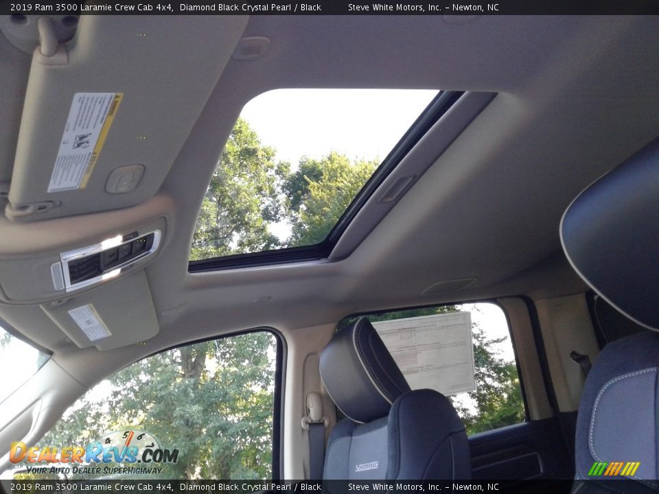 2019 Ram 3500 Laramie Crew Cab 4x4 Diamond Black Crystal Pearl / Black Photo #32
