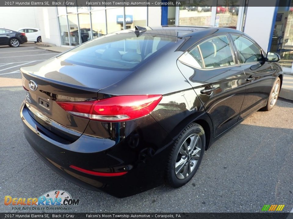 2017 Hyundai Elantra SE Black / Gray Photo #2