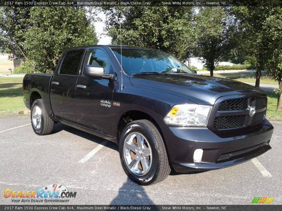 2017 Ram 1500 Express Crew Cab 4x4 Maximum Steel Metallic / Black/Diesel Gray Photo #4