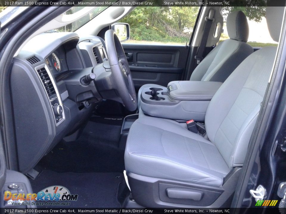 2017 Ram 1500 Express Crew Cab 4x4 Maximum Steel Metallic / Black/Diesel Gray Photo #10