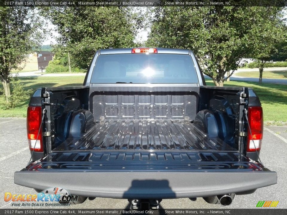 2017 Ram 1500 Express Crew Cab 4x4 Maximum Steel Metallic / Black/Diesel Gray Photo #12