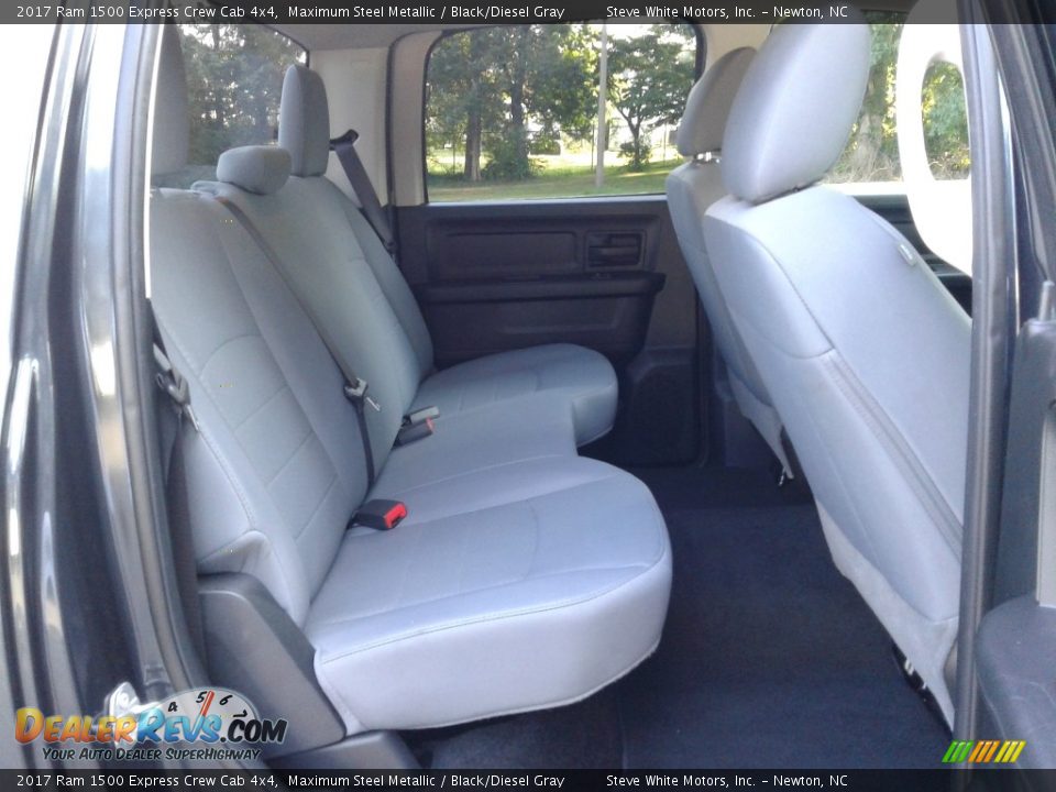 2017 Ram 1500 Express Crew Cab 4x4 Maximum Steel Metallic / Black/Diesel Gray Photo #13