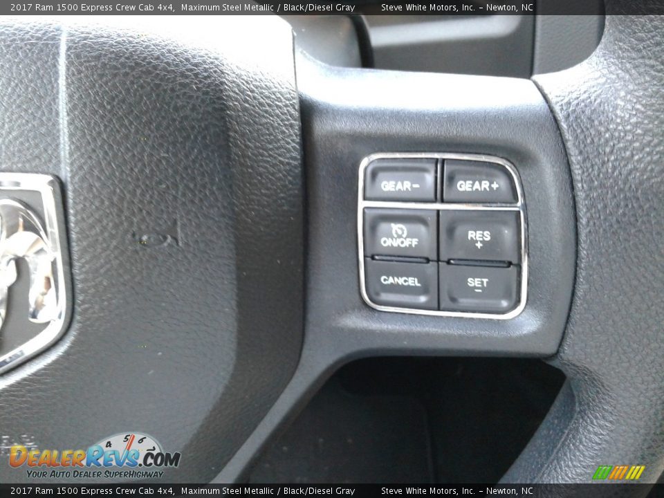 2017 Ram 1500 Express Crew Cab 4x4 Maximum Steel Metallic / Black/Diesel Gray Photo #16