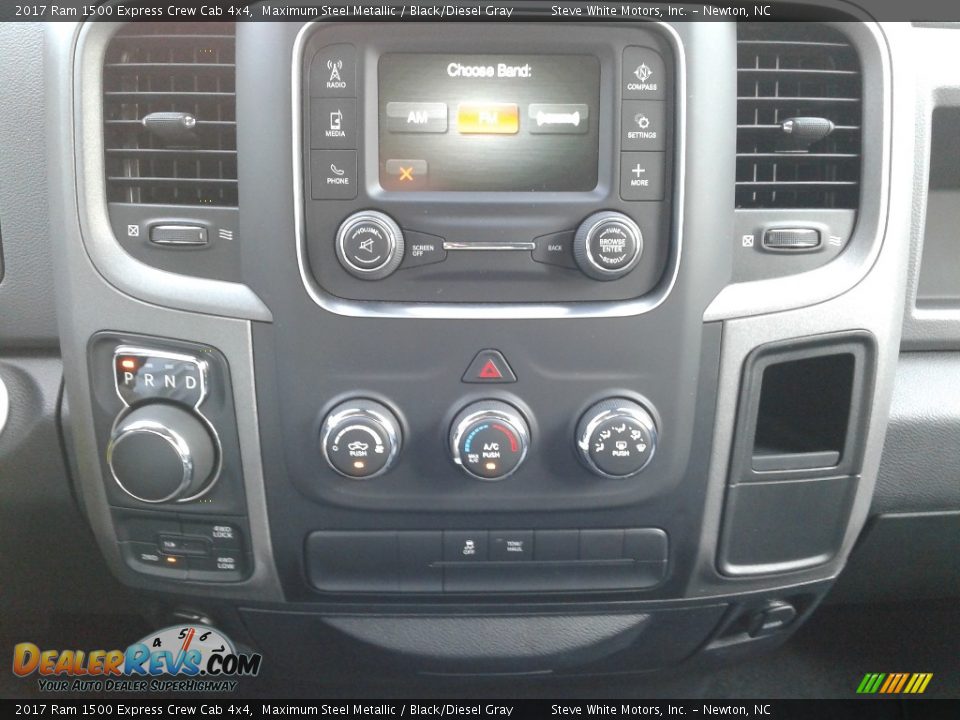 2017 Ram 1500 Express Crew Cab 4x4 Maximum Steel Metallic / Black/Diesel Gray Photo #18