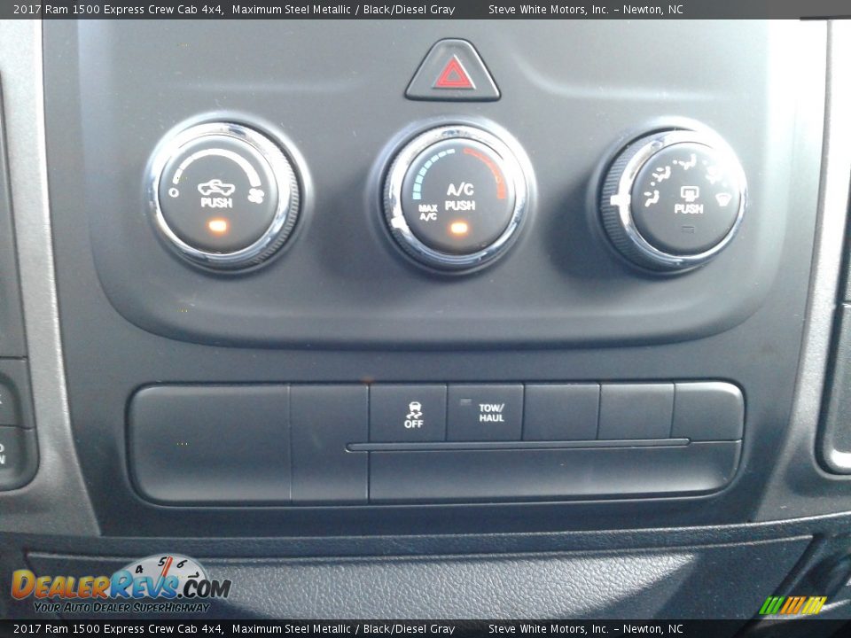 2017 Ram 1500 Express Crew Cab 4x4 Maximum Steel Metallic / Black/Diesel Gray Photo #22