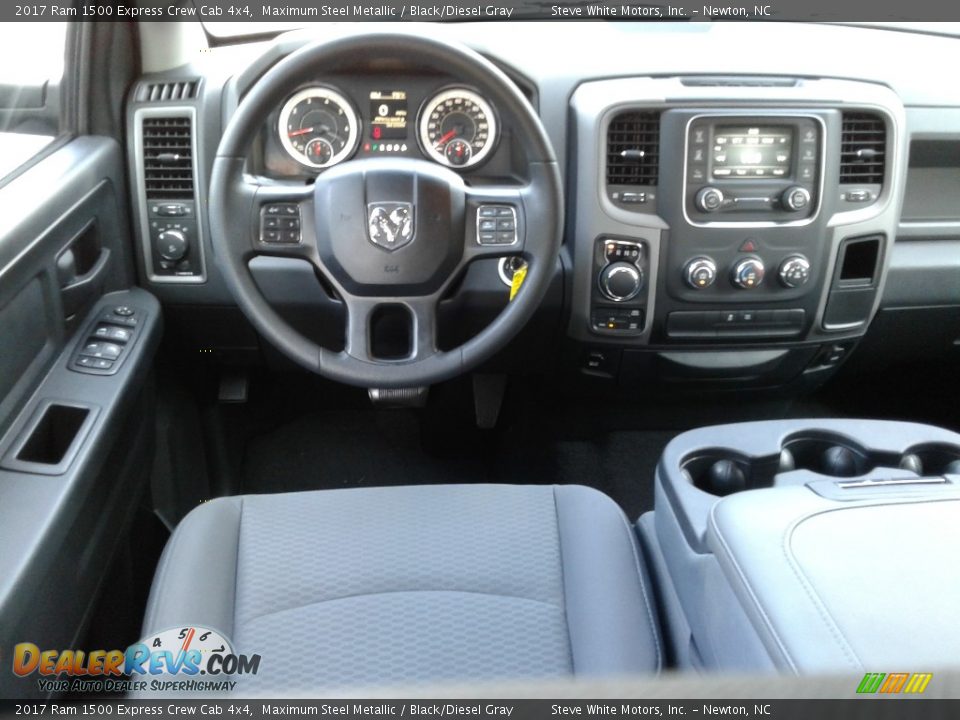 2017 Ram 1500 Express Crew Cab 4x4 Maximum Steel Metallic / Black/Diesel Gray Photo #24