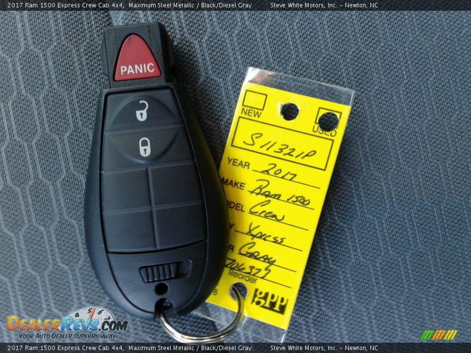 2017 Ram 1500 Express Crew Cab 4x4 Maximum Steel Metallic / Black/Diesel Gray Photo #25