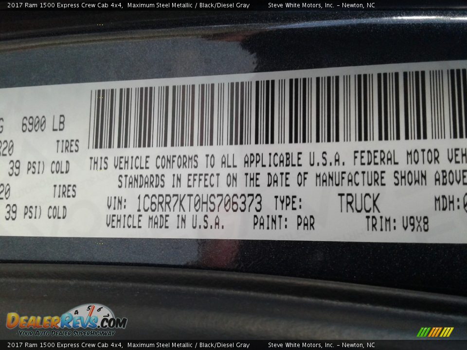 2017 Ram 1500 Express Crew Cab 4x4 Maximum Steel Metallic / Black/Diesel Gray Photo #27