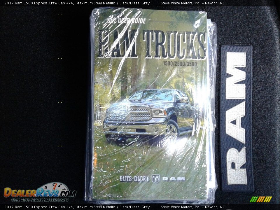 2017 Ram 1500 Express Crew Cab 4x4 Maximum Steel Metallic / Black/Diesel Gray Photo #28