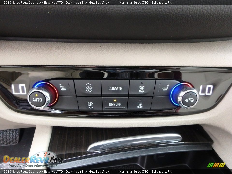 Controls of 2019 Buick Regal Sportback Essence AWD Photo #18