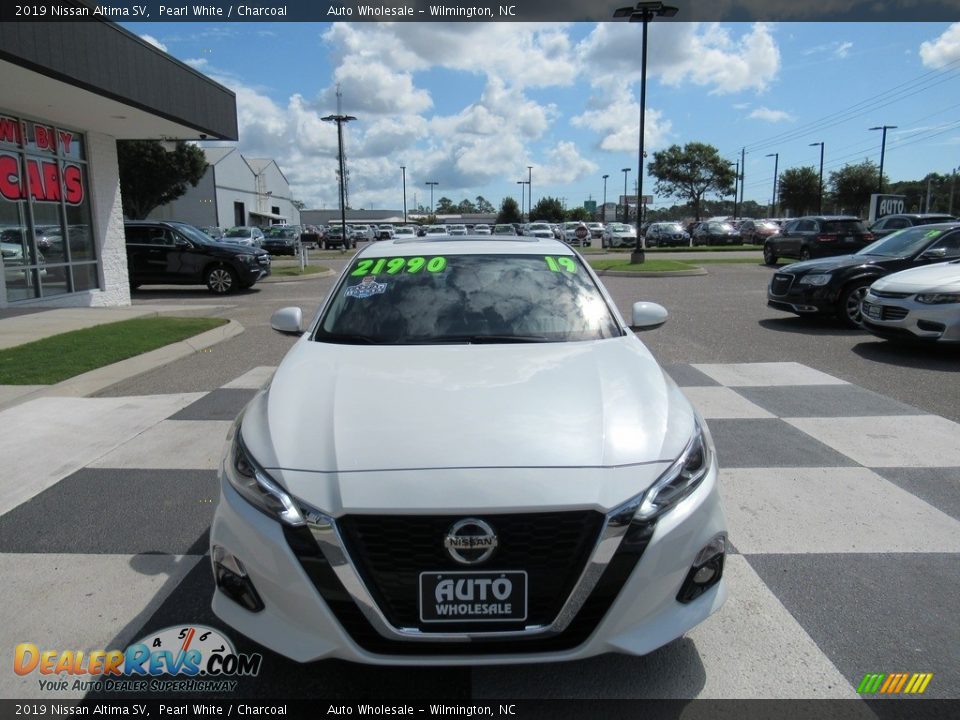 2019 Nissan Altima SV Pearl White / Charcoal Photo #2