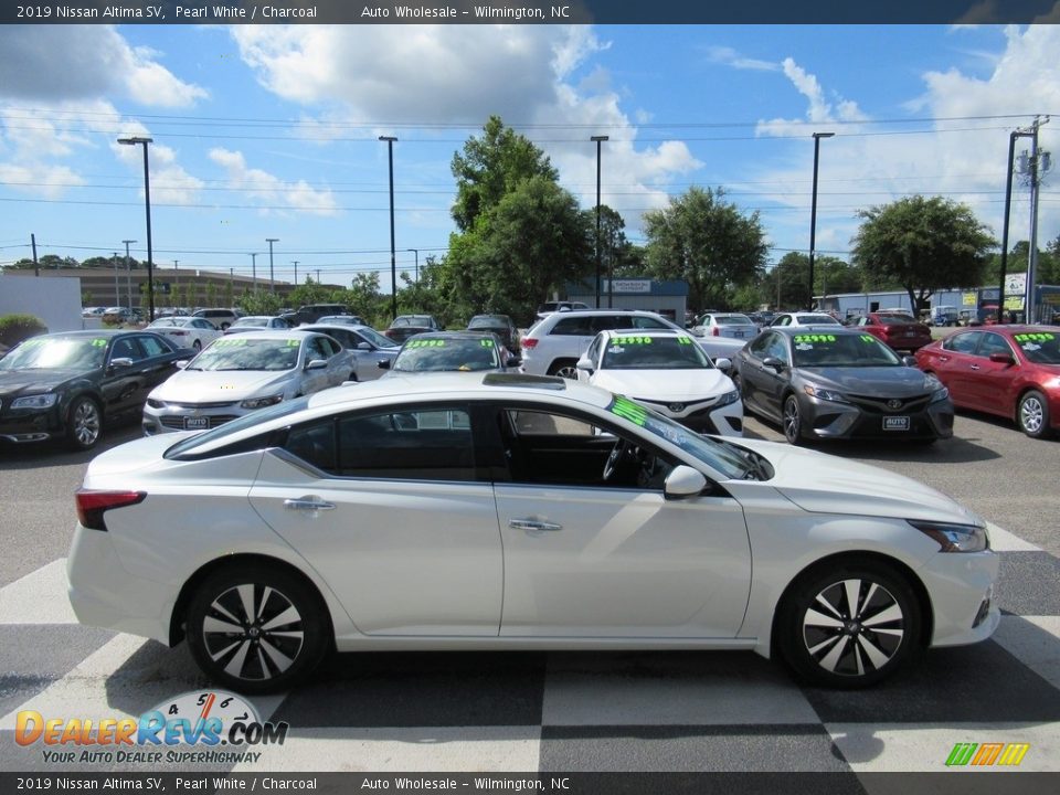 2019 Nissan Altima SV Pearl White / Charcoal Photo #3