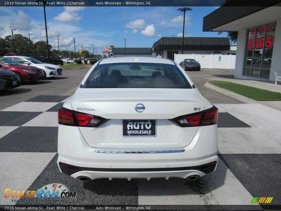 2019 Nissan Altima SV Pearl White / Charcoal Photo #4