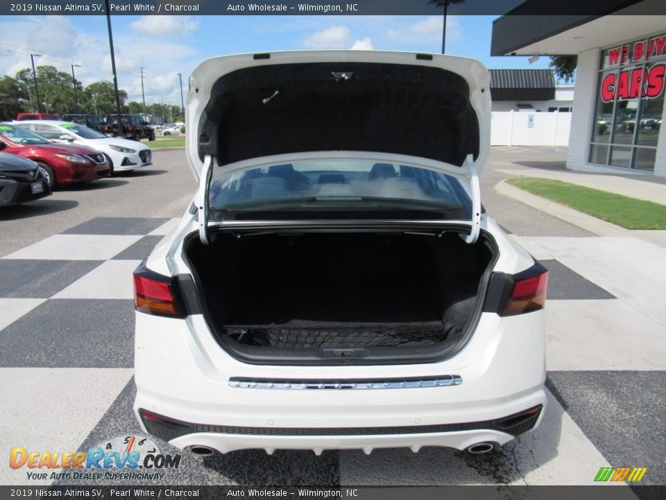 2019 Nissan Altima SV Pearl White / Charcoal Photo #5