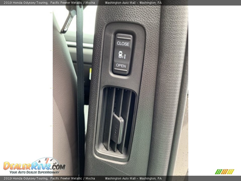 2019 Honda Odyssey Touring Pacific Pewter Metallic / Mocha Photo #31